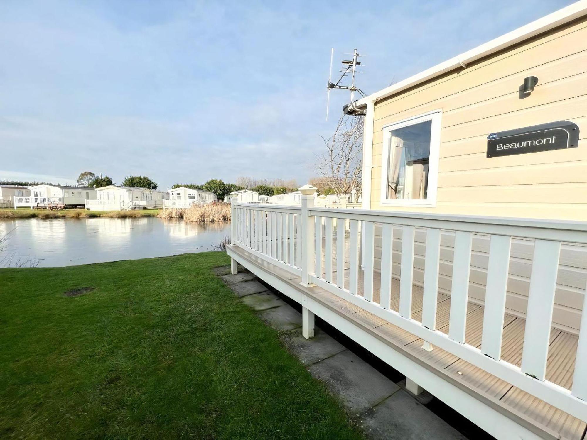 Stunning Caravan With Full Lake View At Southview Holiday Park Ref 33004Ml Skegness Εξωτερικό φωτογραφία