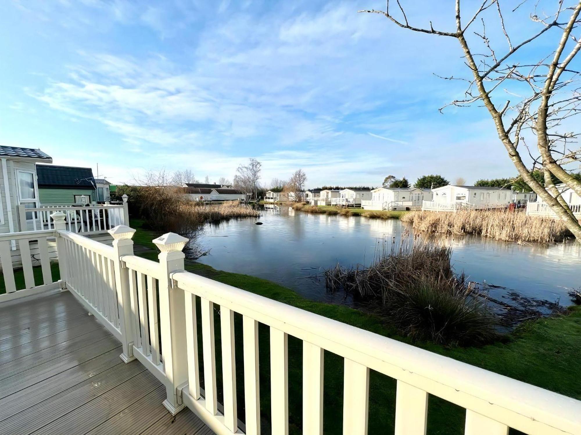 Stunning Caravan With Full Lake View At Southview Holiday Park Ref 33004Ml Skegness Εξωτερικό φωτογραφία